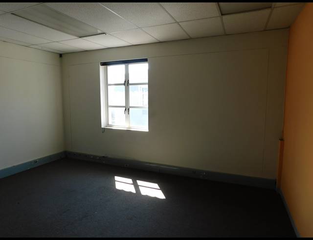 185M² OFFICE TO LET IN HYDE PARK